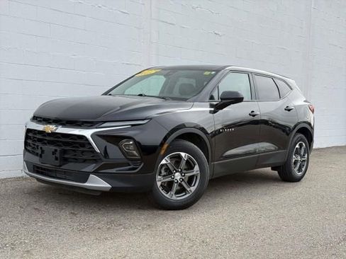 Used 2025 Chevrolet Blazer LT AWD/4WD image 1