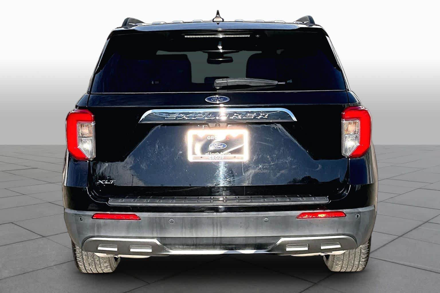 Used 2023 Ford Explorer XLT w/ Equipment Group 202A RWD image 8