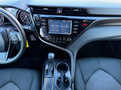 Used 2019 Toyota Camry LE image 18