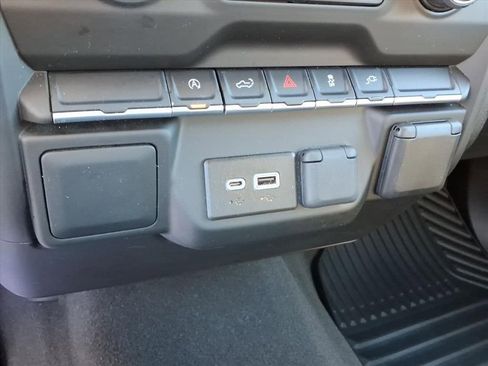 Used 2022 Chevrolet Silverado 1500 Custom image 35