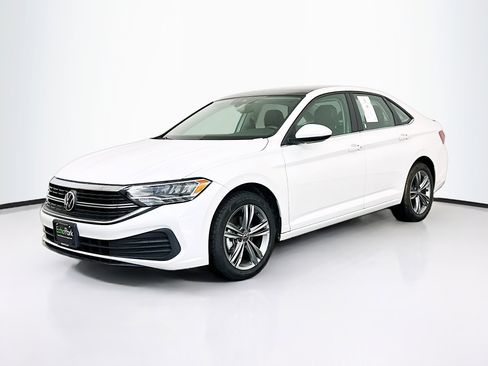 Used 2024 Volkswagen Jetta SE w/ Panoramic Sunroof Package FWD image 3