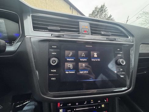 Used 2024 Volkswagen Tiguan SE AWD/4WD image 35