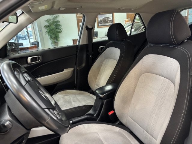 Used 2024 Hyundai Venue SEL FWD image 12