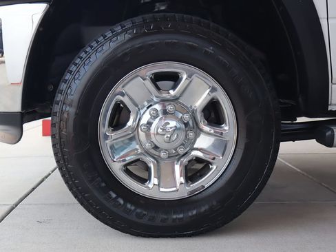 Used 2017 RAM 2500 Tradesman w/ Chrome Appearance Group AWD/4WD image 5