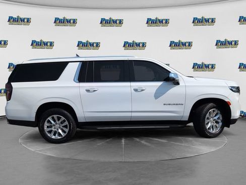 Used 2022 Chevrolet Suburban Premier w/ Premium Package RWD image 4