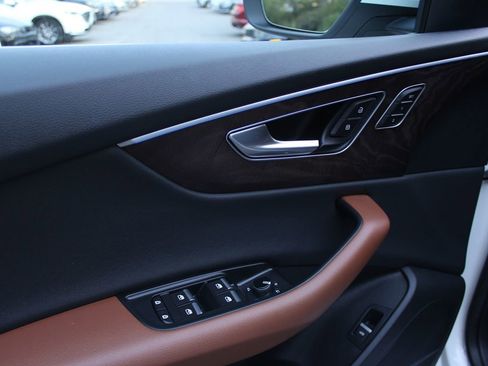 Used 2019 Audi Q8 Premium Plus w/ Premium Plus AWD/4WD image 11