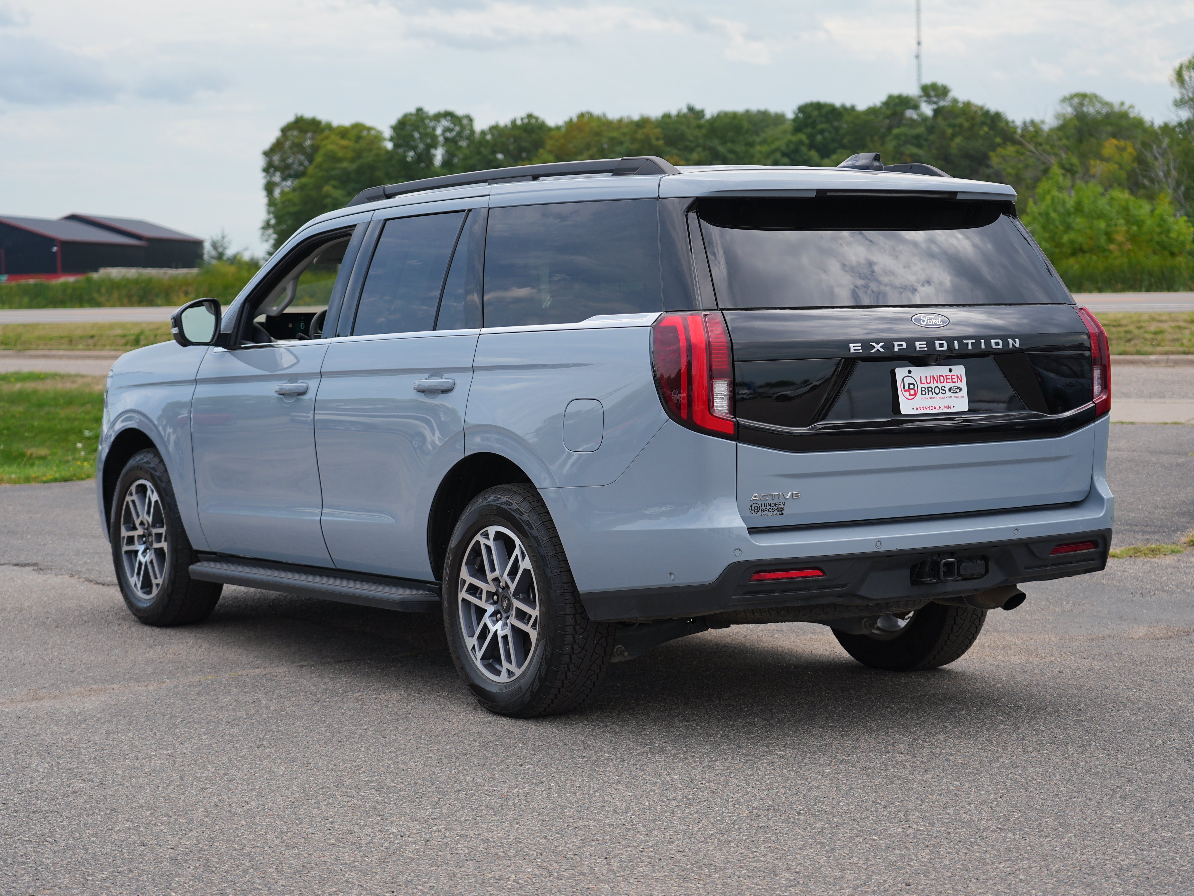 Used 2025 Ford Expedition Active AWD/4WD image 6
