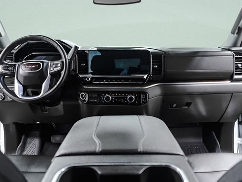 Used 2024 GMC Sierra 2500 SLT w/ SLT Convenience Package image 8