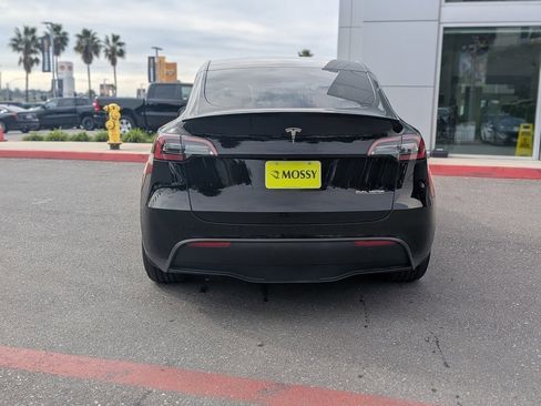 Used 2022 Tesla Model Y Performance image 5