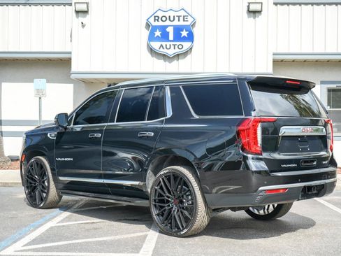 Used 2023 GMC Yukon SLT w/ SLT Premium Package AWD/4WD image 3