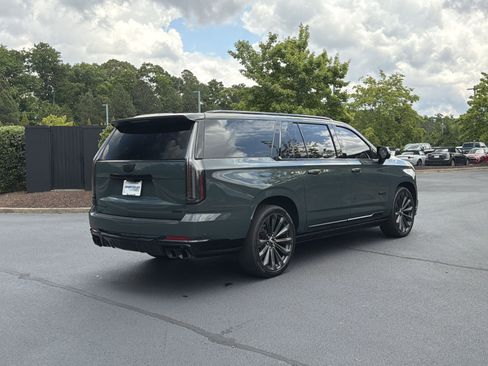 Used 2025 Cadillac Escalade ESV V AWD/4WD image 3