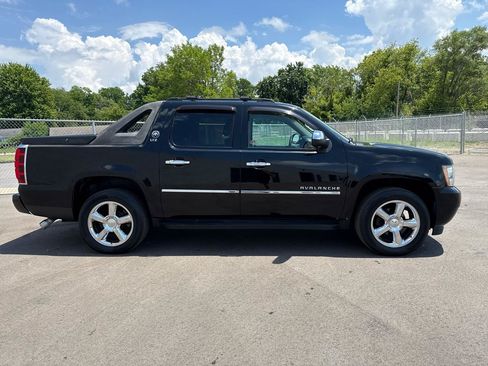 Used 2012 Chevrolet Avalanche LTZ AWD/4WD image 4