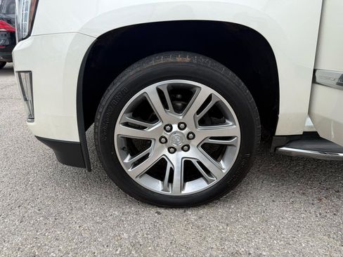 Used 2015 Cadillac Escalade Luxury AWD/4WD image 31