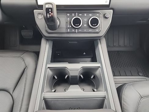New 2026 Land Rover Defender 110 X-Dynamic SE AWD/4WD image 23