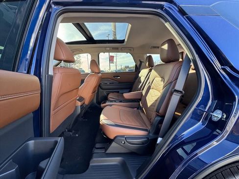 Certified 2024 Nissan Pathfinder Platinum image 12