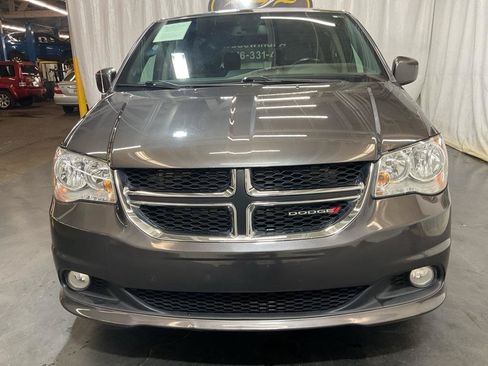 Used 2019 Dodge Grand Caravan SXT FWD image 2