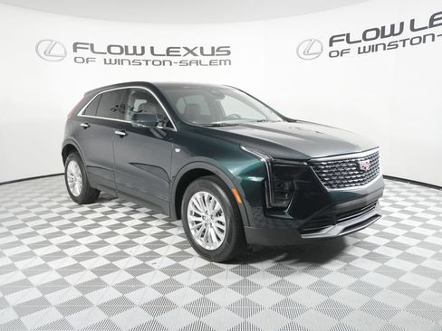 Used 2024 Cadillac XT4 Luxury w/ Cold Weather Package FWD image 3