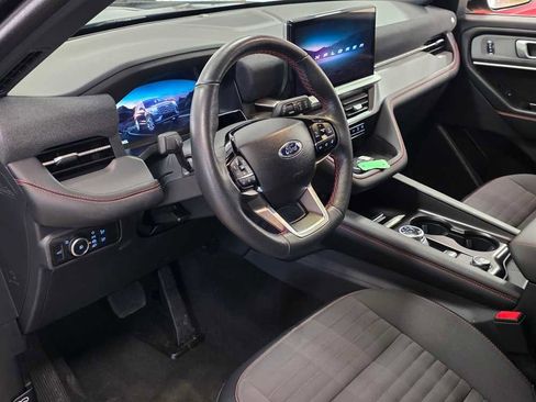 Used 2025 Ford Explorer ST-Line w/ ST-Line Street Pack image 9