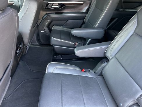 Used 2025 Chevrolet Tahoe Premier RWD image 12