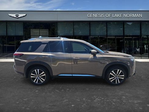 Used 2024 Nissan Pathfinder Platinum AWD/4WD image 4