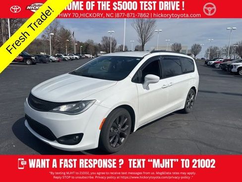 Used 2020 Chrysler Pacifica Touring-L w/ S Appearance Package image 8