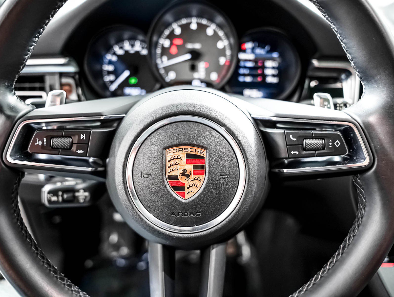 Certified 2023 Porsche Macan S AWD/4WD image 17