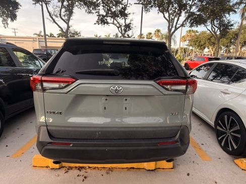 Used 2021 Toyota RAV4 XLE FWD image 6