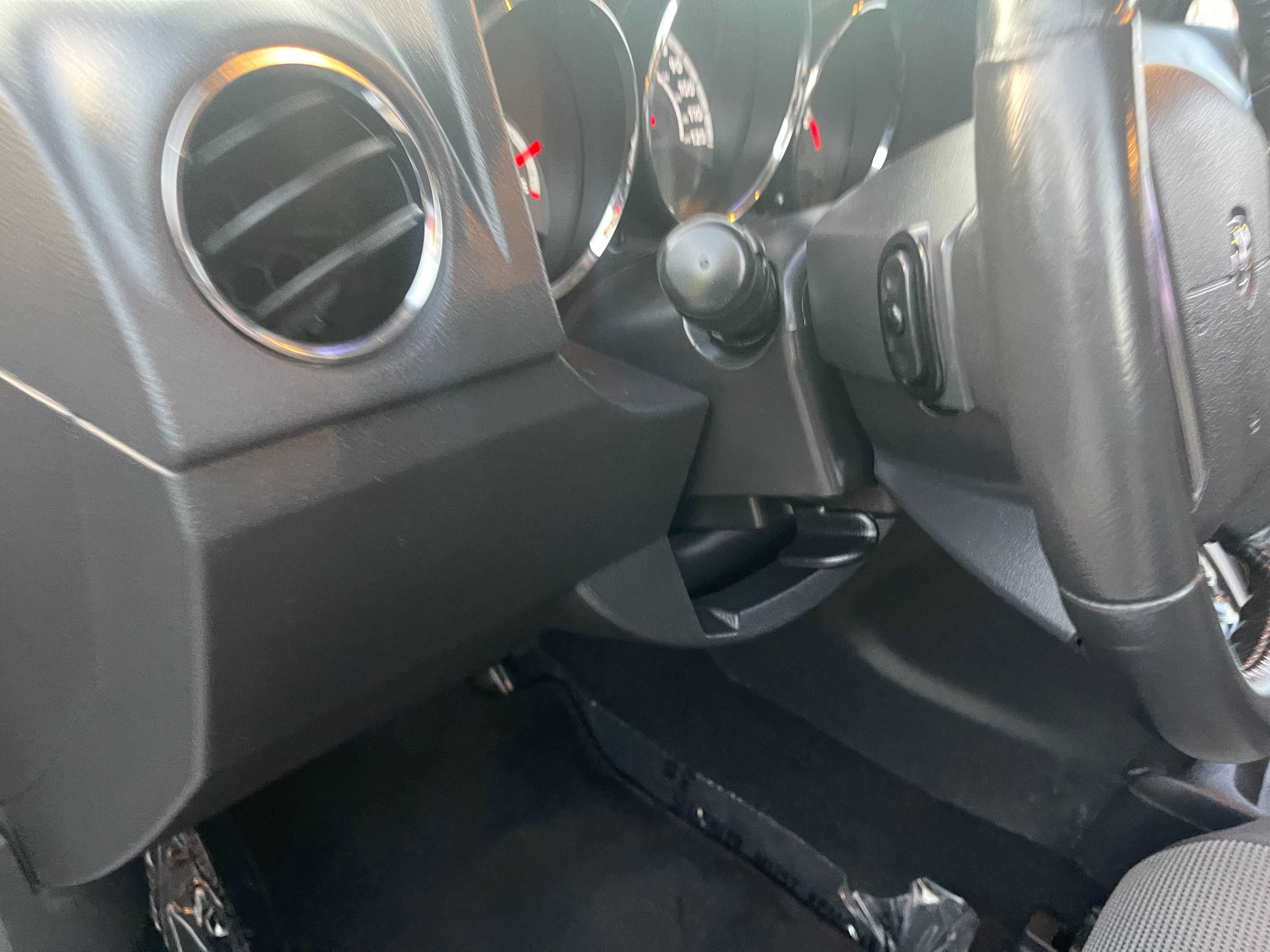 Used 2010 Dodge Caliber Heat w/ Premium Sound Group FWD image 19
