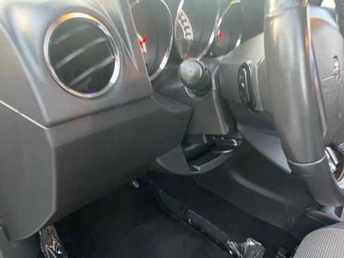 Used 2010 Dodge Caliber Heat w/ Premium Sound Group image 19