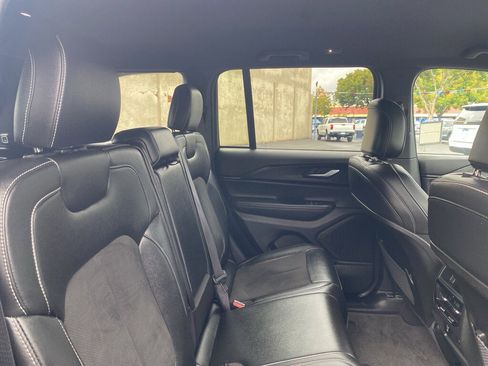 Used 2024 Jeep Grand Cherokee Altitude image 17