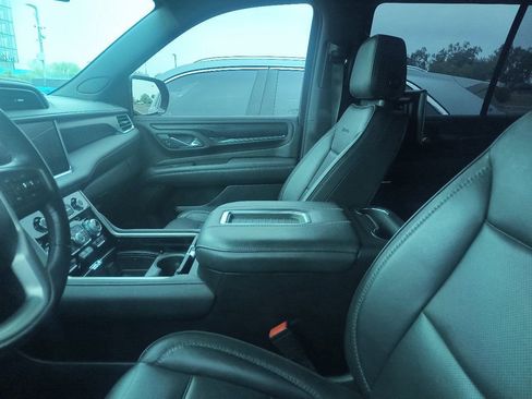 Used 2022 GMC Yukon Denali AWD/4WD image 3