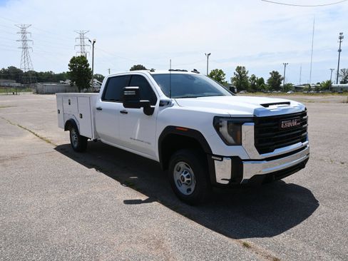 Used 2024 GMC Sierra 2500 Pro w/ Convenience Package AWD/4WD image 3