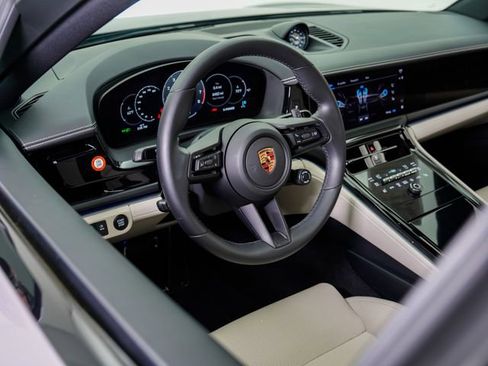 Certified 2025 Porsche Panamera 4 E-Hybrid AWD/4WD image 10