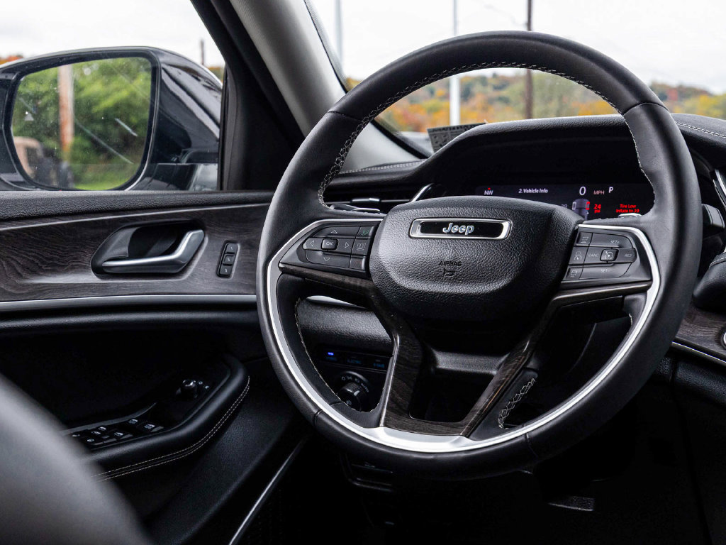 Used 2023 Jeep Grand Cherokee 4WD 4xe image 24