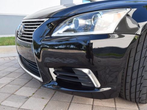 Used 2013 Lexus LS 460 AWD w/ Comfort Pkg image 14