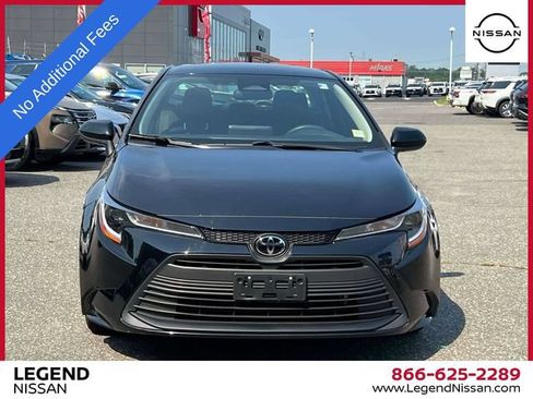 Used 2024 Toyota Corolla LE w/ LE Convenience Package FWD image 2