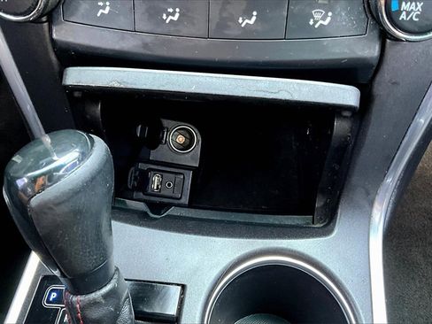 Used 2017 Toyota Camry SE image 32