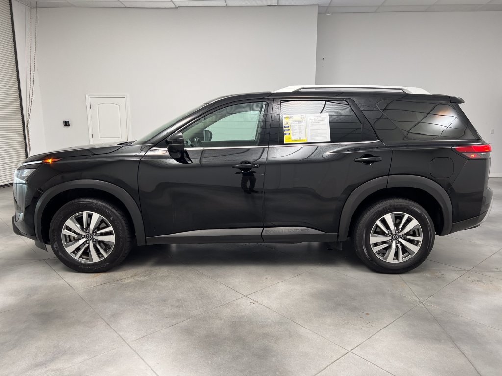 Used 2025 Nissan Pathfinder SL AWD/4WD image 5