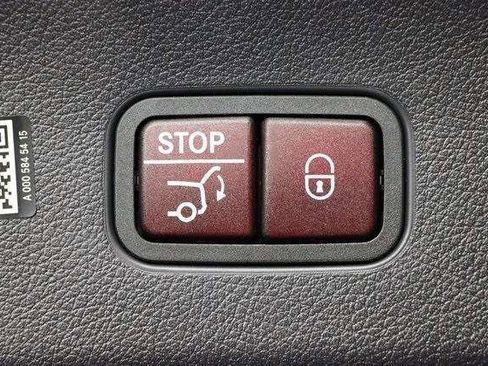 Used 2024 Mercedes-Benz GLC 300 4MATIC image 31