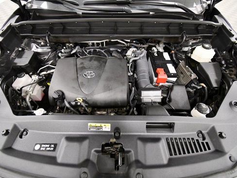 Used 2022 Toyota Highlander XLE image 9