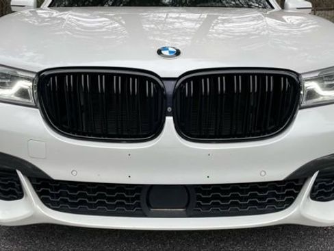 Used 2019 BMW 750i xDrive w/ M Sport Package image 13