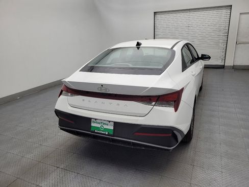 Used 2025 Hyundai Elantra SE image 7