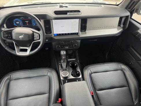 Used 2025 Ford Bronco Outer Banks image 17