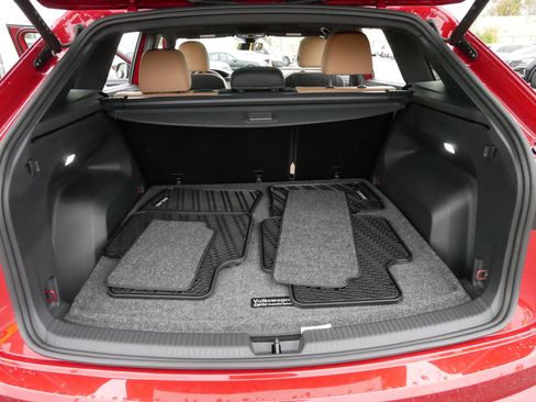 Certified 2025 Volkswagen Atlas Cross Sport SEL R-Line image 18