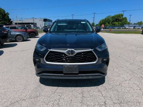 Used 2021 Toyota Highlander XLE FWD image 12