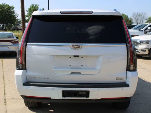Used 2019 Cadillac Escalade ESV Luxury RWD image 4