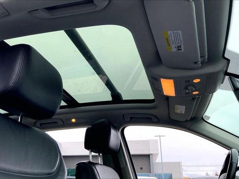 Used 2014 Volkswagen Touareg TDI image 14