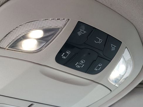 Used 2020 Chrysler Pacifica Touring-L image 24