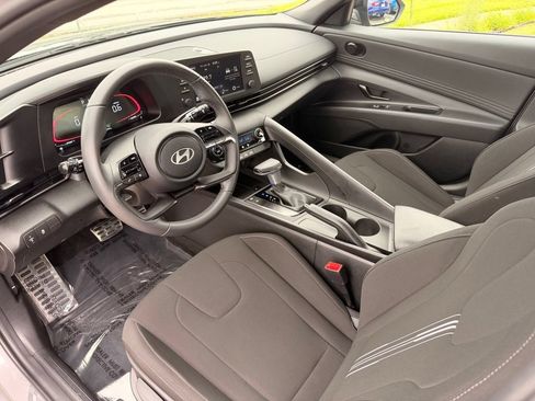 Used 2025 Hyundai Elantra Sport FWD image 32