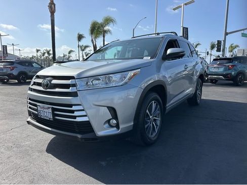 Used 2018 Toyota Highlander XLE FWD image 3
